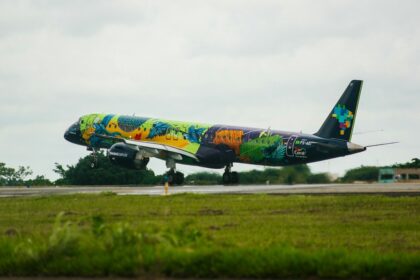 Avião decolando no aeroporto de Goiânia (GYN)