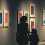 Mãe e filha no Museo de Arte Contemporâneo (MAC) de Goiânia